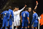 Cận cảnh: Eden Hazard đá người hay đá bóng?