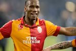 Drogba 'vô tình' ghi siêu phẩm