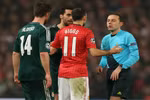 Không những đuổi Nani, trọng tài còn từ chối 2 quả 11m của M.U