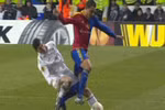 Cận cảnh chấn thương gãy gập cổ chân kinh hoàng của Gareth Bale