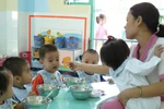 Nghe họ gọi "bọn giáo viên", lòng tôi thắt lại, nghẹn lời