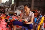 Vui tết Trung thu, trẻ em có còn thích đồ chơi truyền thống?
