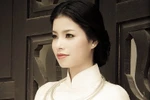 NTK Đức Hùng mang áo dài sang đất Mỹ
