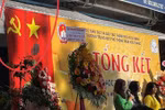 THPT Trần Hữu Trang nhầm cờ Đảng trên phông khánh tiết ở lễ tổng kết cuối năm
