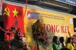 THPT Trần Hữu Trang nhầm cờ Đảng trên phông khánh tiết ở lễ tổng kết cuối năm