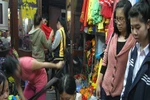 Dịch vụ cho thuê trang phục biểu diễn "cháy hàng" dịp 20/11