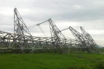 Cột đường dây 500KV bị đổ, lộ đế mỏng manh, chân thép bé như chiếc đũa