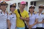 Hình ảnh Xuân Bắc lên đường ra Trường Sa