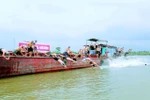 Quảng Ninh: gần 200 vận động viên tham gia hội bơi vượt sông truyền thống