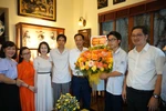Lãnh đạo Sở GD Hải Phòng động viên Nguyễn Trọng Thành trước chung kết Olympia