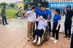 Màu áo xanh tình nguyện “tới sớm, về trễ” đồng hành cùng sĩ tử cả kỳ thi