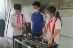Độc đáo sáng kiến chế tạo máy đục và xâu vỏ hàu của học sinh Quảng Ninh