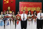 11 học sinh ưu tú của THPT Chuyên Trần Phú được kết nạp Đảng