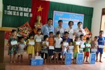 Tập đoàn TH trao 3.550 thùng sữa cho trẻ em và người có công ở Nghệ An