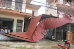 Sau bão, Quảng Bình lại tan hoang vì lốc xoáy