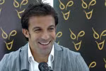 Del Piero cười tươi rói ngày ra mắt đội bóng mới