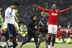 Tại sao Luis Suarez lại phải bắt tay Patrice Evra?