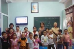 Buổi đầu tiên của "cô giáo" Thái Thùy Linh ở Lớp học Hy vọng
