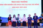 Nữ sinh trường kỹ thuật đam mê nghiên cứu khoa học giành cú đúp giải thưởng 