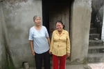Nỗi lòng người mẹ cả đời nuôi con điên dại