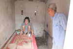 Người thầy giáo già và gánh nặng nuôi ba người con điên dại