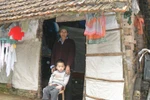 Người mẹ khắc khổ mang nỗi đau của những người con