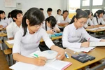 Tuyển sinh 2012: Học phí trường công không thấp 