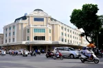 Tràng Tiền Plaza: Khách đến chỉ ngắm chứ không... mua