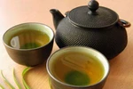 Vì sao bạn nên thường xuyên uống chè xanh?
