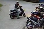 Bị bắt giam vì ăn trộm... quần