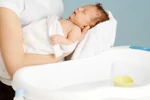 6 quy tắc tắm cho trẻ an toàn trong mùa đông