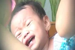 Công an triệu tập, lấy lời khai 2 bảo mẫu đánh trẻ mầm non dã man