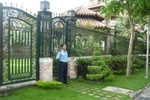 Bảo vệ biệt thự đại gia giá 5 triệu đồng/ngày
