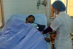 Nữ y tá chuyên chăm sóc người nhiễm HIV giai đoạn cuối