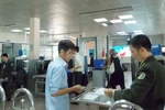 Hy hữu: Phát hiện 13 hành khách VNA dùng giấy tờ giả đi máy bay 