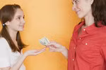 Thu nhập chục triệu đồng/tháng vẫn xin tiền bố mẹ