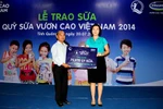 Quỹ sữa “Vươn Cao Việt Nam” đến với trẻ em Quảng Trị