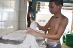 Quá sợ lò tái chế hàng tấn bún ôi thiu bằng hóa chất mỗi ngày