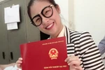Hoa hậu Ngọc Hân khoe bằng tốt nghiệp đại học sau 7 năm đèn sách