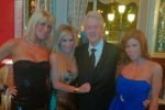 Cựu tổng thống Mỹ Bill Clinton vô tình chụp ảnh với ngôi sao khiêu dâm