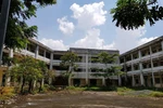 Bên trong trường học trị giá gần 20 tỷ đồng bỏ hoang