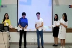 Sinh viên Trường Hoa Sen làm lồng đèn trong tuần lễ Khoa học và Nghệ thuật