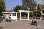 Nam sinh chửi bậy, bóp cổ cô giáo trong lớp ở Bến Tre bị đình chỉ học 1 năm