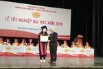 Trường Đại học Ngoại ngữ - Tin học trao bằng tốt nghiệp cho hơn 1.600 cử nhân
