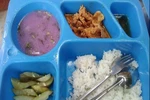 Học sinh Trường Nguyễn Văn Linh chê suất ăn trưa trong căn tin nhà trường