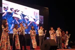 Thầy Hiệu trưởng hát chia tay 320 học sinh khối lớp 12 trước kỳ thi quốc gia