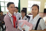 Muốn xóa dạy thêm, trước tiên hãy quan tâm đến đồng lương của giáo viên