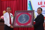 Phó Thủ tướng căn dặn: “Học sinh luôn đội mũ bảo hiểm khi tham gia giao thông”