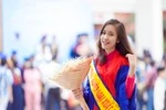 Nữ “thủ khoa kép” học tiếng Anh qua thơ và bảng thành tích khó tin