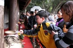 Chướng mắt: Những hành động không thể chấp nhận ở chốn cửa Phật (P5)